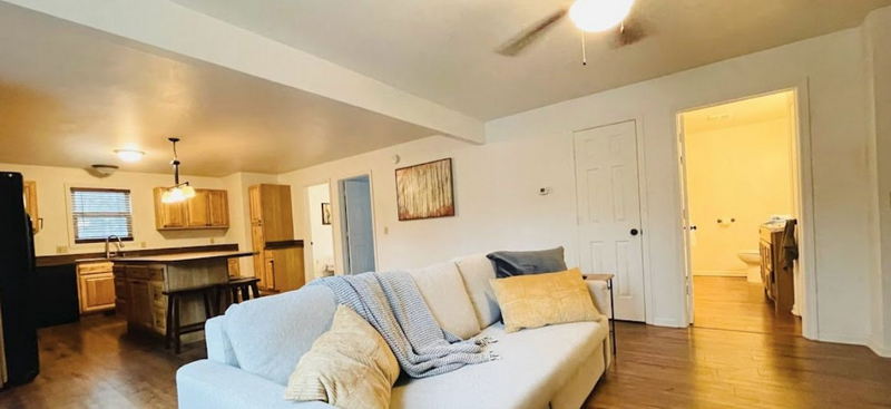 Inland Lakes Motel (Johnson Motel) - Web Listing (newer photo)